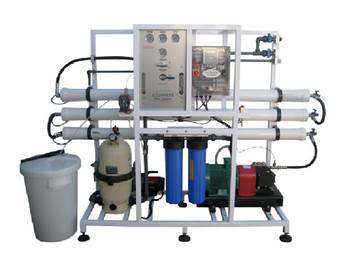 دستگاه نمک زدایی آب دریا با انرژی خورشیدی با دستگاه تصفیه کننده UV Ro 1000 لیتری